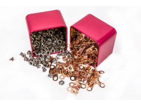 Csatlakozó szemes lyukkasztásra